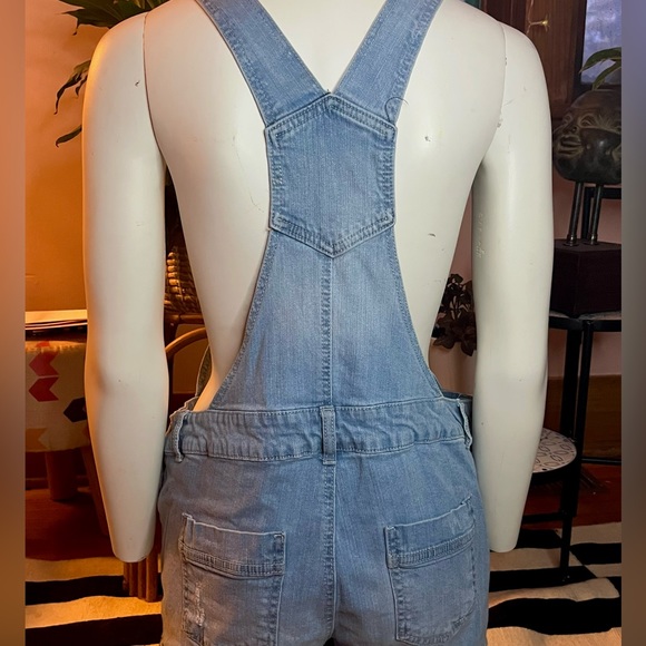 Distressed overall shorts (shorteralls!) - Picture 3 of 3